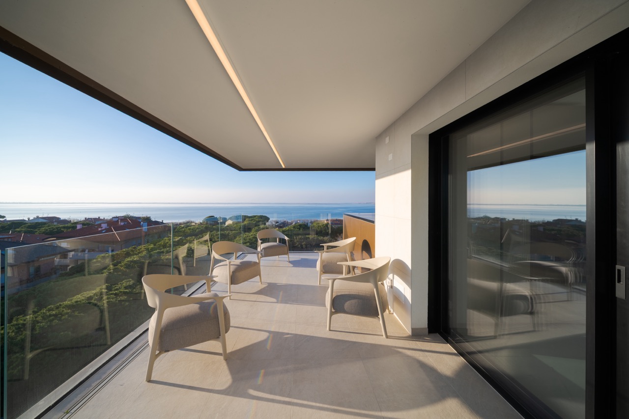 ELEGANTE APPARTAMENTO AL 7° PIANO VISTA LAGUNA